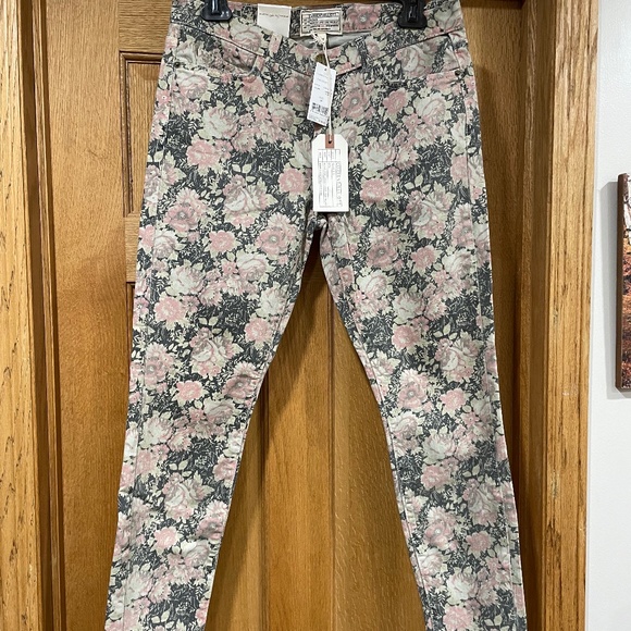 Current Elliott jeans, NWT, size 28 (fit like 27) - Picture 1 of 4